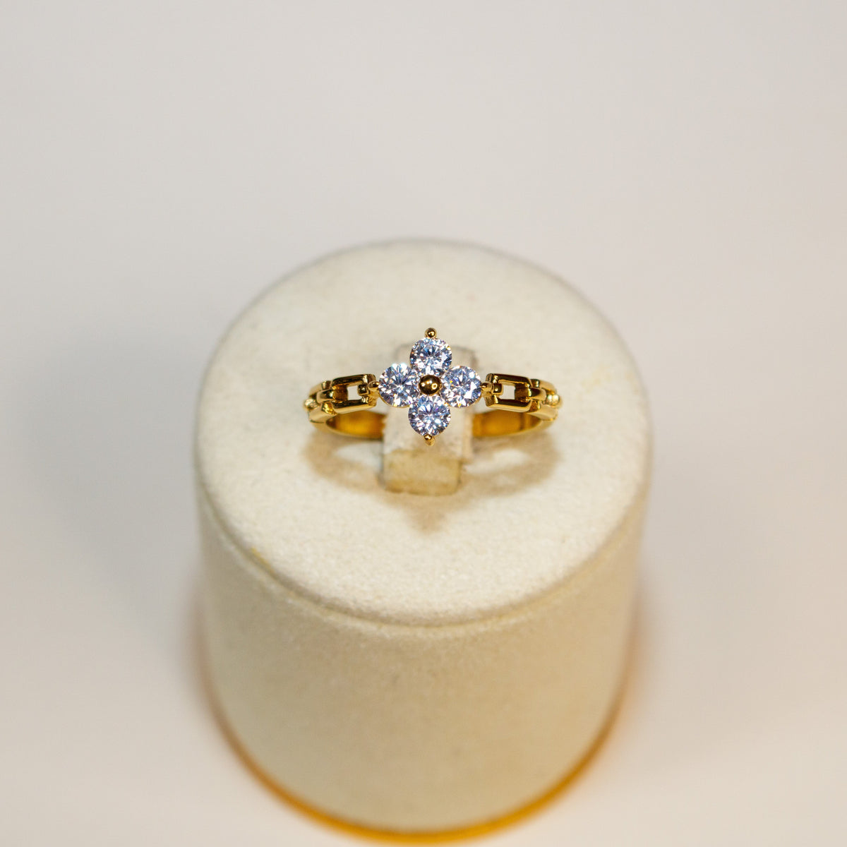 Crystal Clover Chain Ring