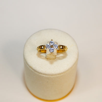 Crystal Clover Chain Ring