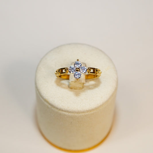Crystal Clover Chain Ring