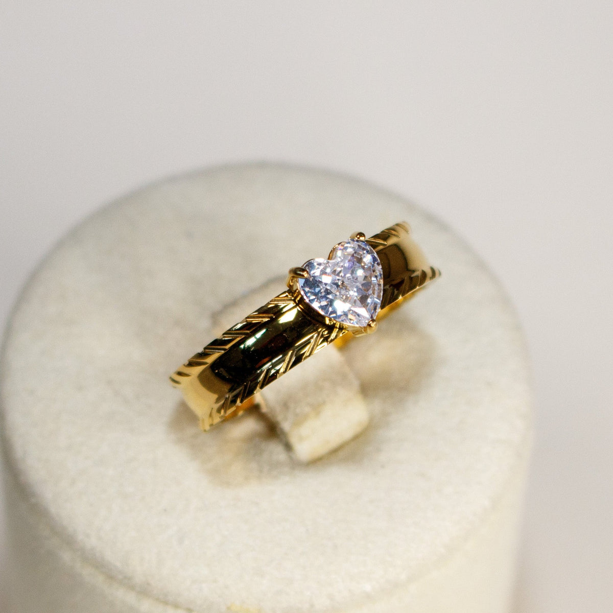 Chunky Heart Ring - Gold